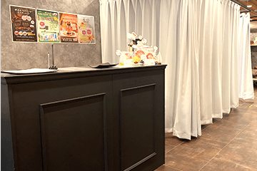 大阪市旭区で40代・50代女性の美活ケアを提供する施術空間の内観写真 受付